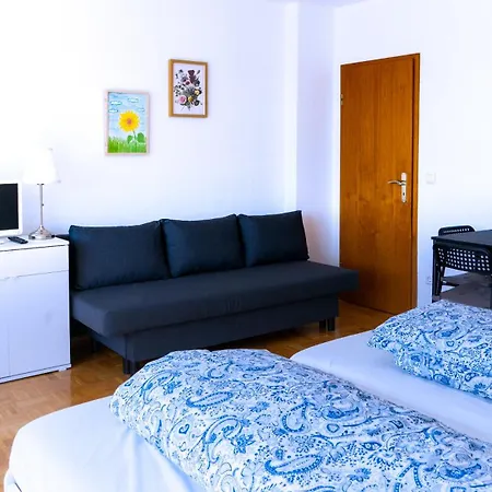Cosystay Near Airport &messe דירה *